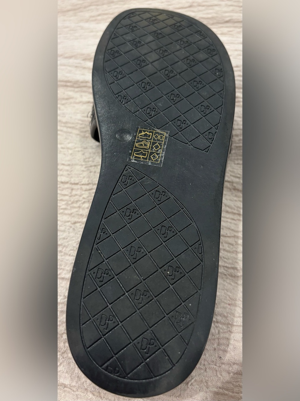 Donald J Pliner Farrah Sandal - Picture 7 of 7